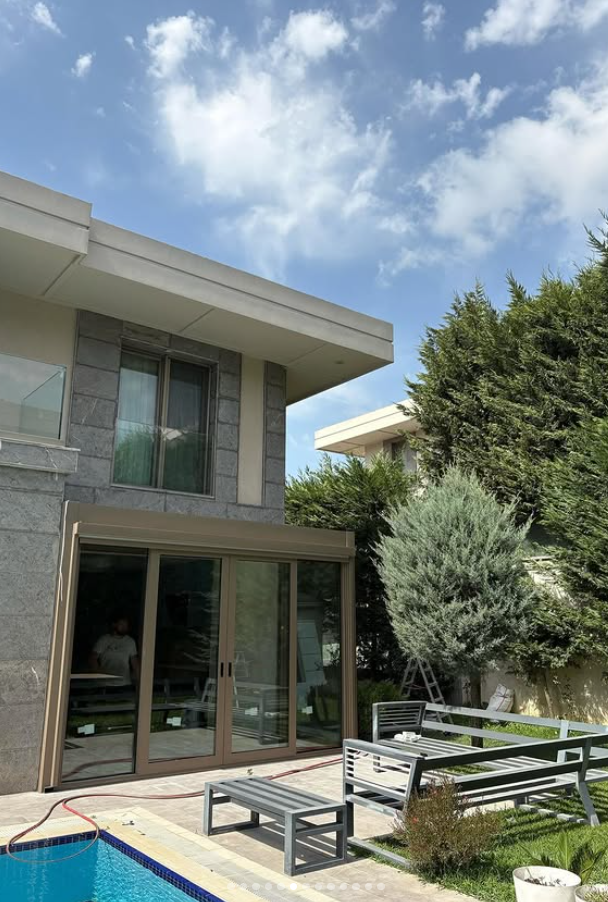 Havuz Kenarı Villa Cephesi